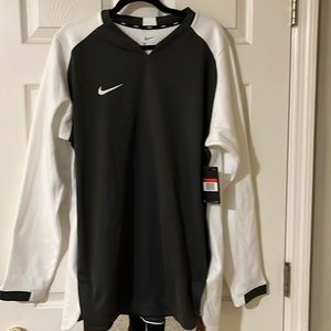 Men’s Nike pullover size medium.